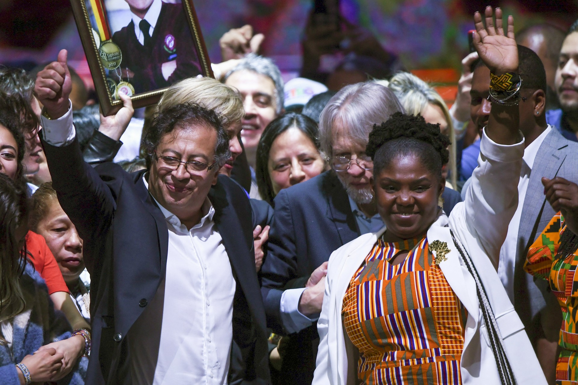 ￼ GUSTAVO Petro e a vice Francia Marquez após a vitória no domingo (Foto: JUAN BARRETO / AFP)