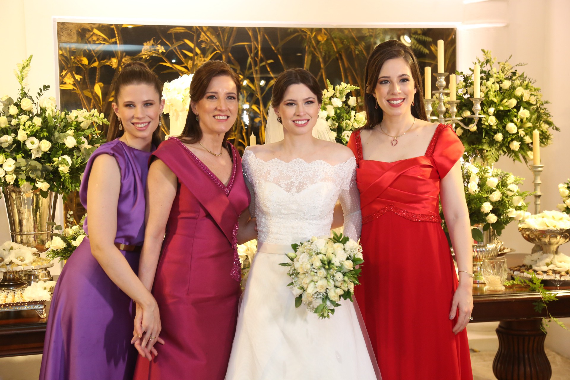 (Foto: João Filho Tavares/O POVO)Mirian com as filhas Clara, Mirian e Inês