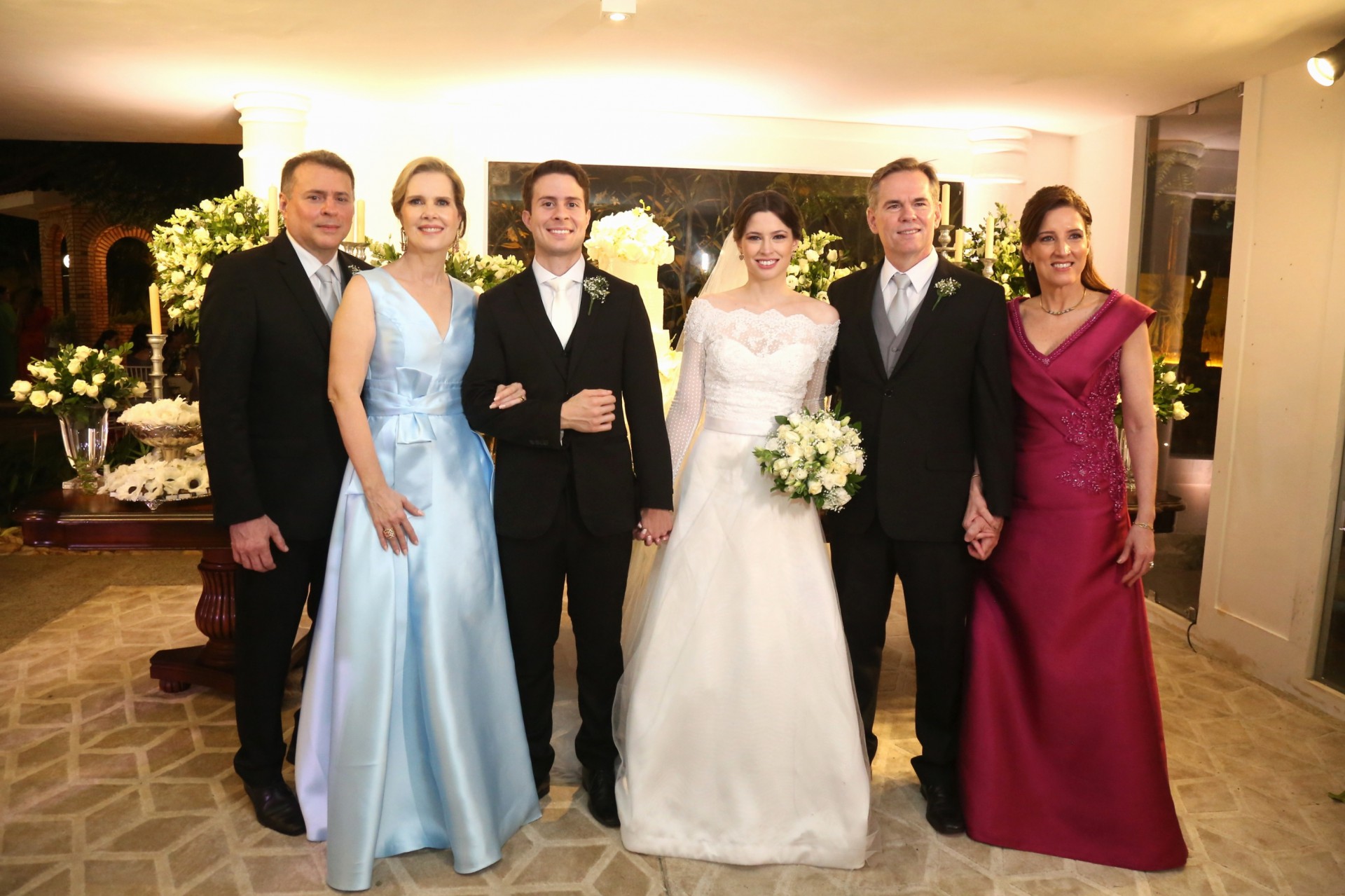 (Foto: João Filho Tavares/O POVO)Noivos com seus pais