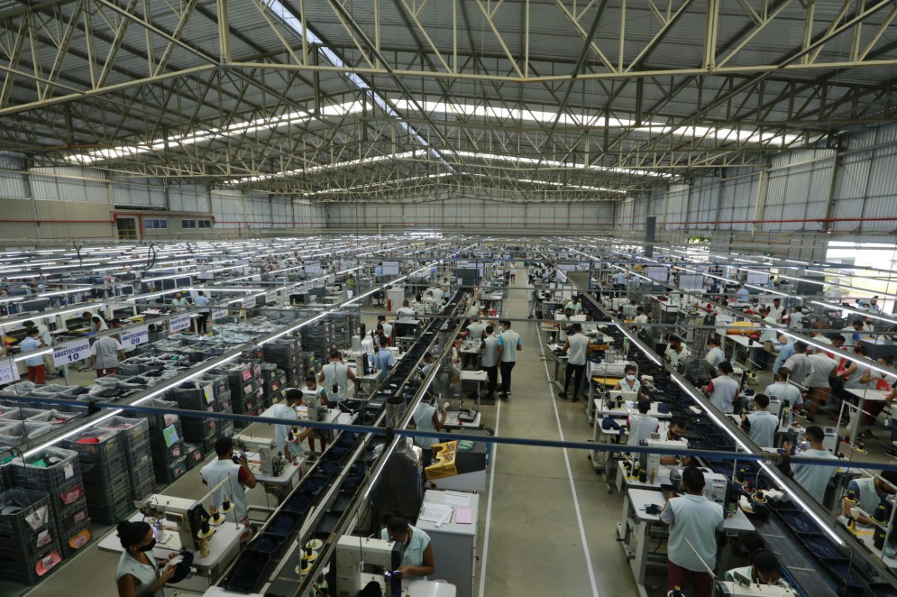 Fábrica de calçados em Brejo Santo ampliou galpão e número de funcionários diretos teve elevação para 3 mil(Foto: © NIVIA UCHOA/GOV DO CEARA)