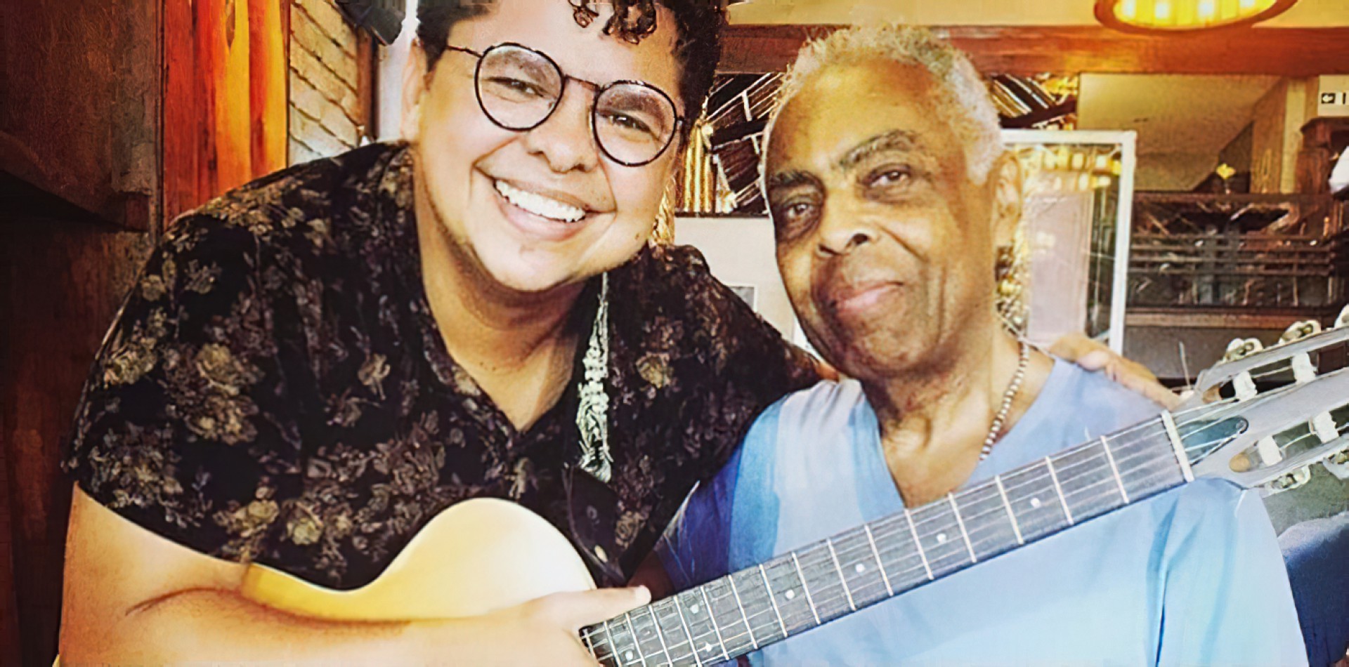 Músico cearense Edinho Vilas Boas foi elogiado pelo seu ídolo, Gilberto Gil, em um restaurante na Avenida Beira-Mar (Foto: Arquivo Pessoal)