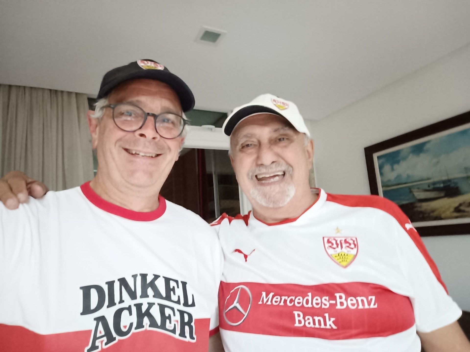 ESTÁ em Fortaleza Detlev Scheuermann, residente em Sttutgart, na Alemanha. Veio encontrar o amigo Fernando Pontes, padre e médico, que, ao estudar naquele país, criou laços com a família mantendo até hoje essa amizade e impulsionando o visitante a amar, cada vez mais, o Ceará.
 (Foto: Arquivo Pessoal)