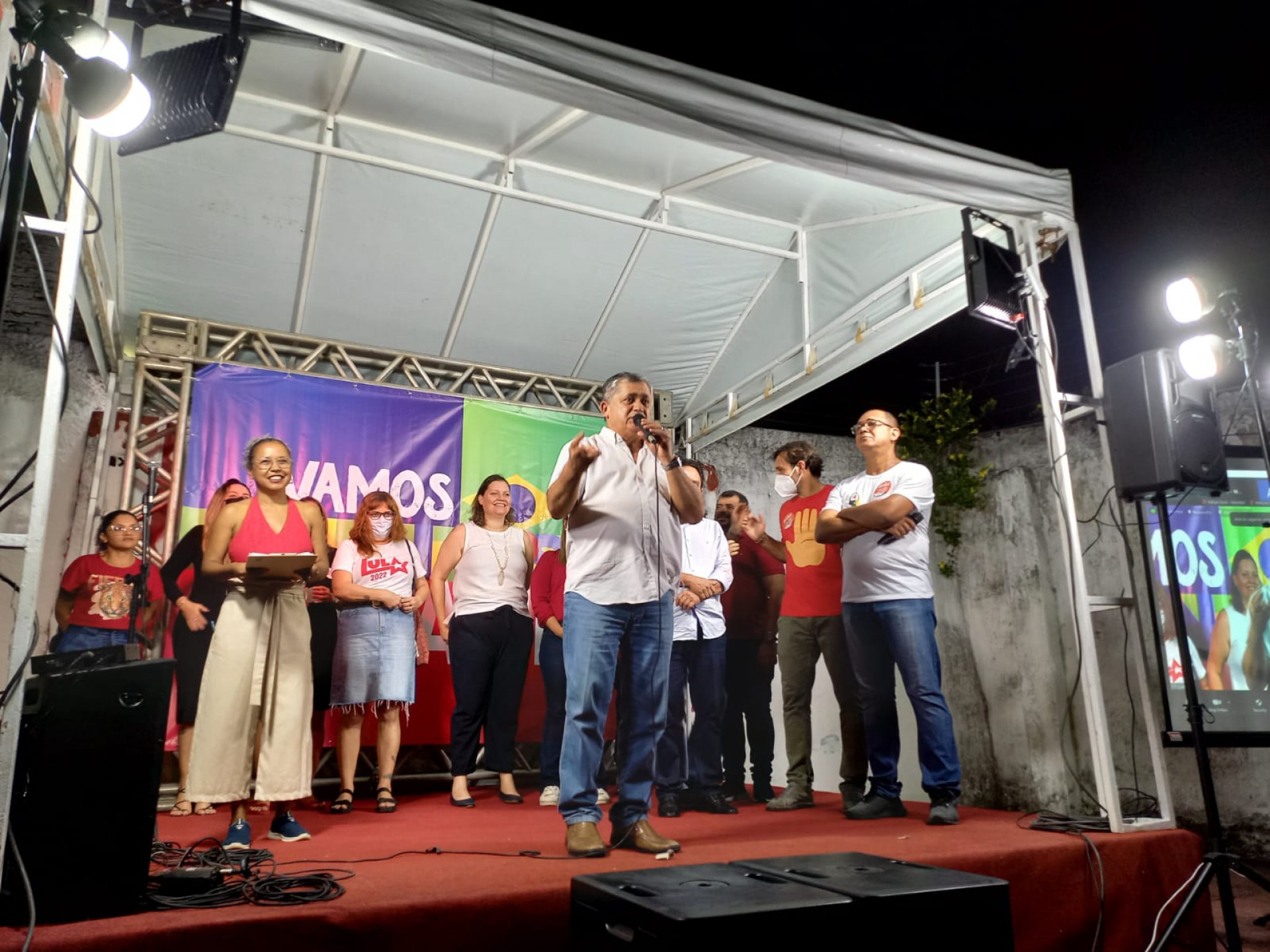 ￼LIDERANÇAS petistas fizeram plenária na noite de ontem em Fortaleza (Foto: Henrique Araújo)