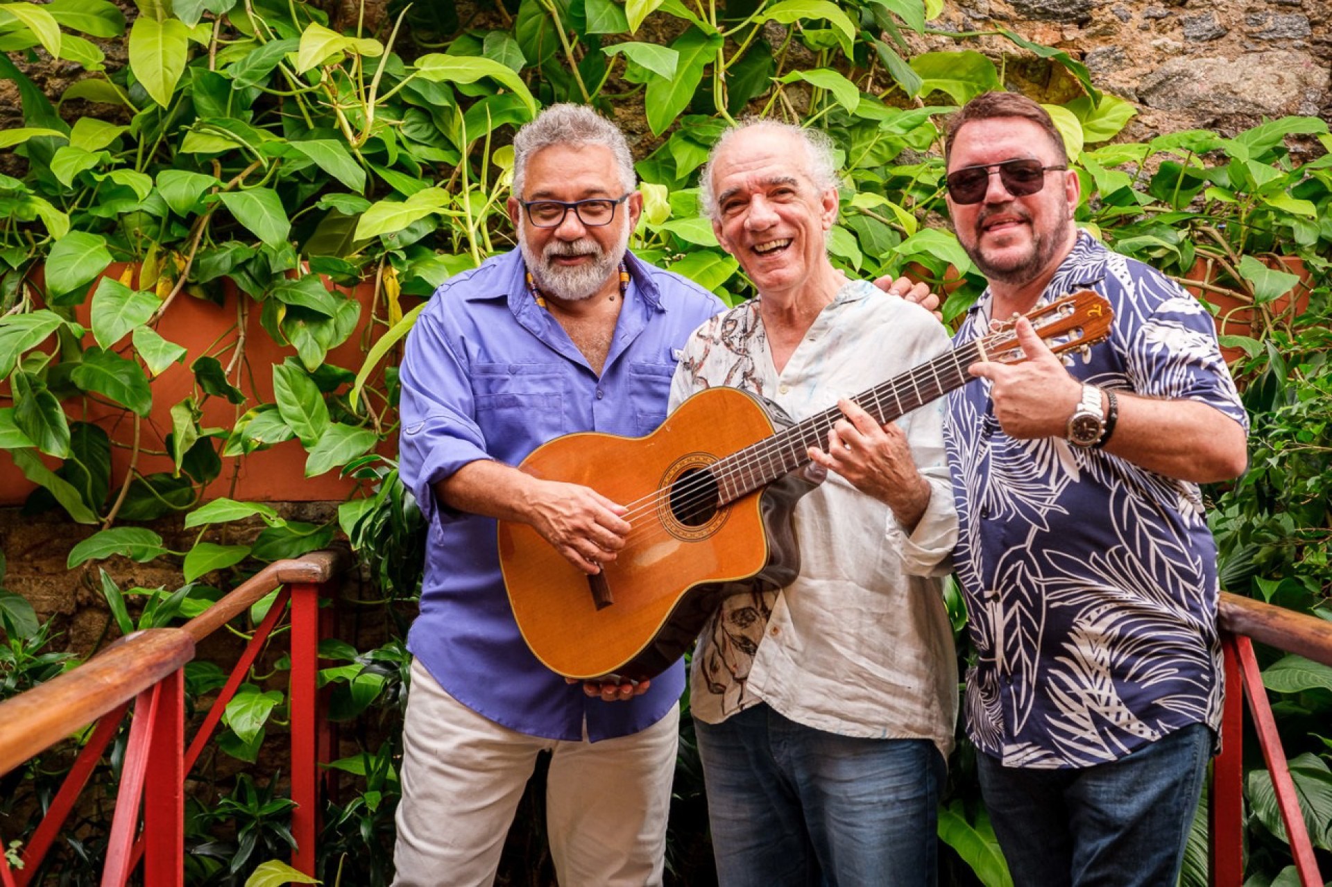 Chico Alves, Jaime Alem e Toninho Geraes no disco 'Aluayê' (Foto: João Salamonde / Divulgação)