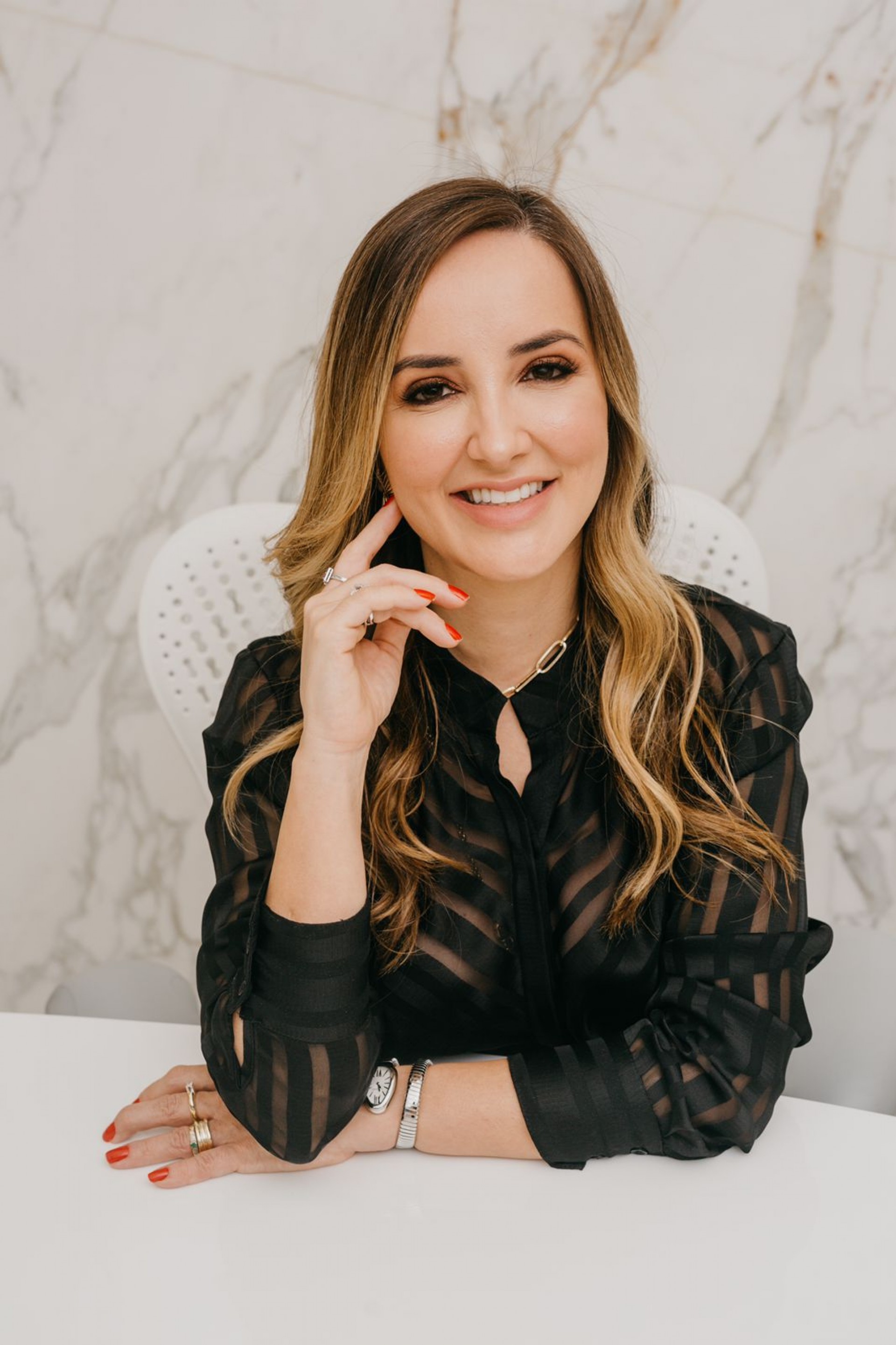 KALINE FERRAZ comemora os quatro anos de sua clínica oferecendo procedimentos com condições especiais: CM Slim, Coolscullpting, Spectra XT (protocolo Hollywood Peel). Tudo garantido pelas mãos de uma equipe altamente especializada