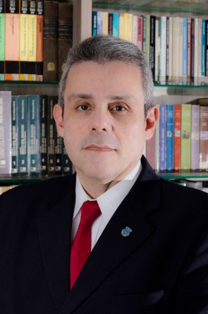 Juiz Magno Gomes de Oliveira lança livro "Prisão e Liberdade Provisória"(Foto: Acervo pessoal)