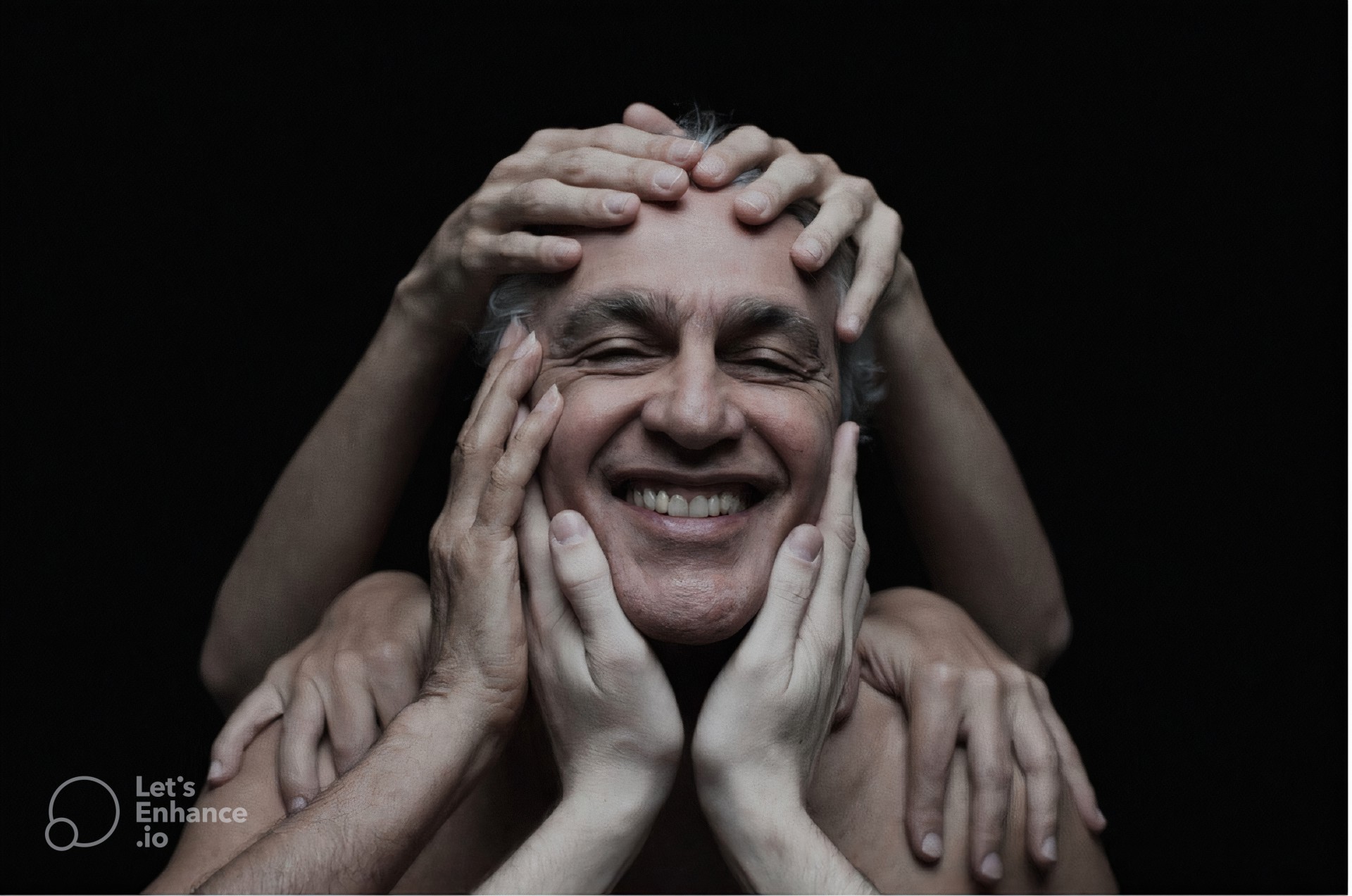 Caetano Veloso em imagem de divulgação do disco 'Abraçaço' (Foto: Divulgação)