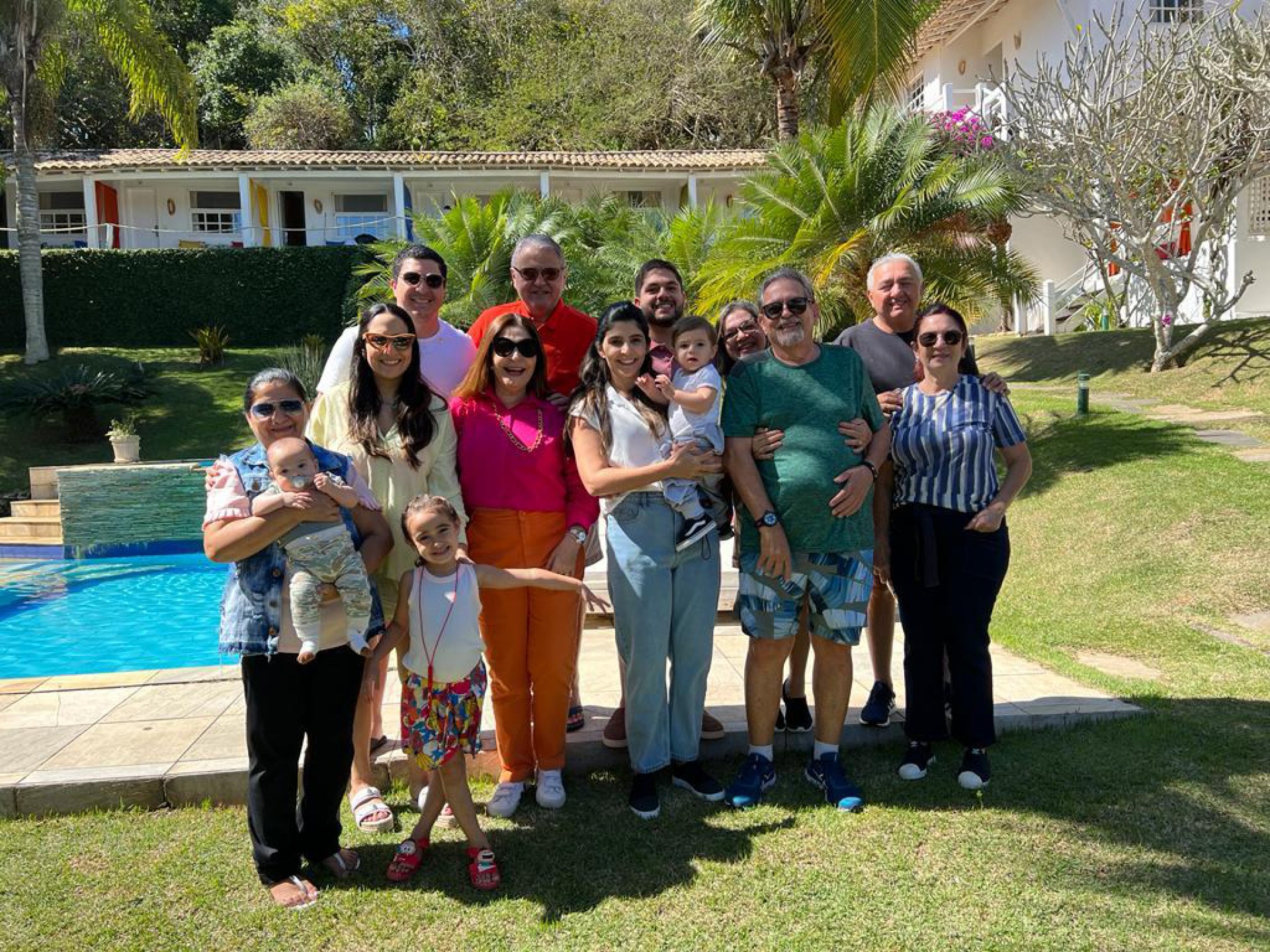 Paulo Roberto Holanda e Nathália com os filhos Nicole e Paulo Neto, Daniel Figueiredo e  Christyane, João Guilherme Porto e Jéssica, Lauro Porto e Marta, Paulo Holanda e Maria Theresa(Foto: Arquivo Pessoal)