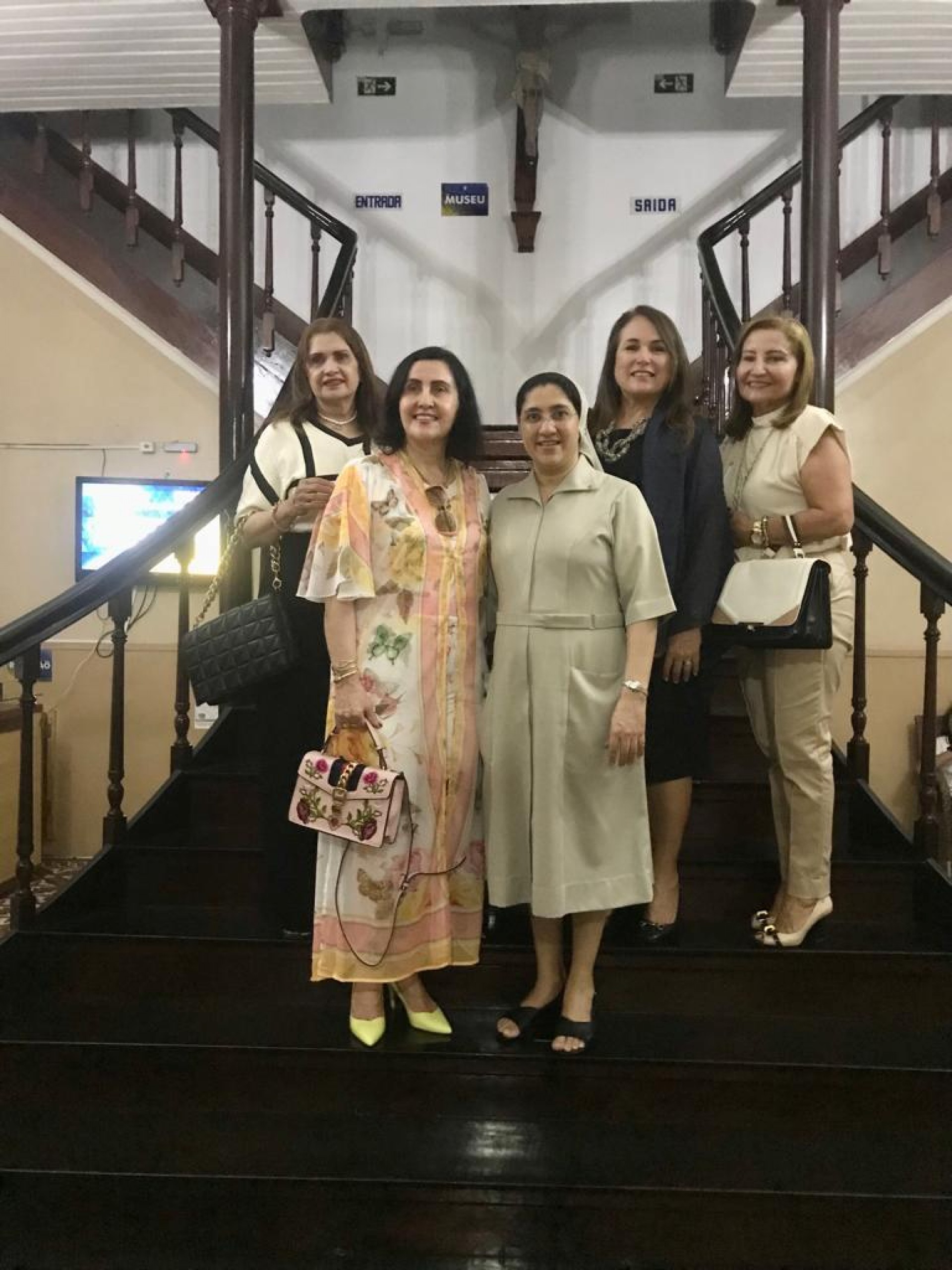 (Foto: Arquivo Pessoal)Superiora do Colégio Ir. Sirlis e a diretoria das ex-alunas