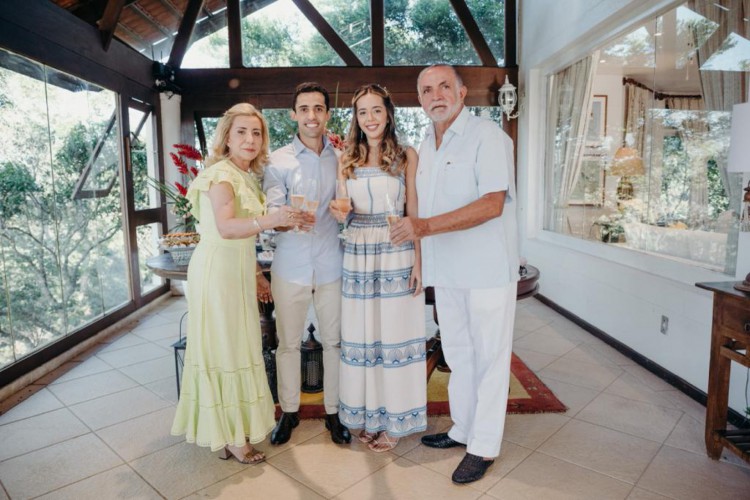 Tânia e Paulo Sérgio Quezado com a filha Evyly e genro Michell Souza: altar religioso neste sábado(Foto: Arquivo Pessoal)