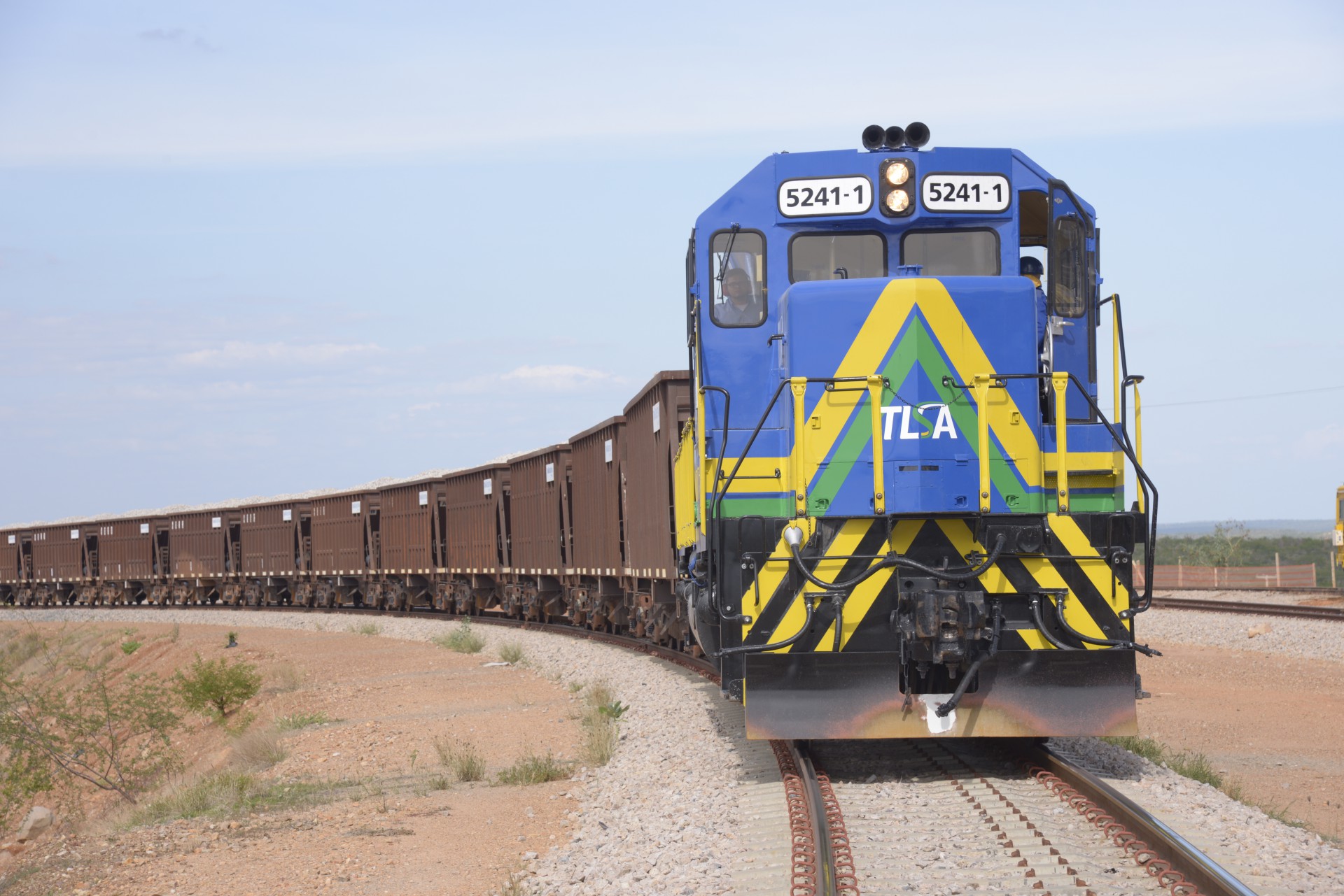 As obras da ferrovia Transnordestinas ficaram paralisadas por anos até serem retomadas recentemente (Foto: DELFIM MARTINS/DIVULGAÇÃO)