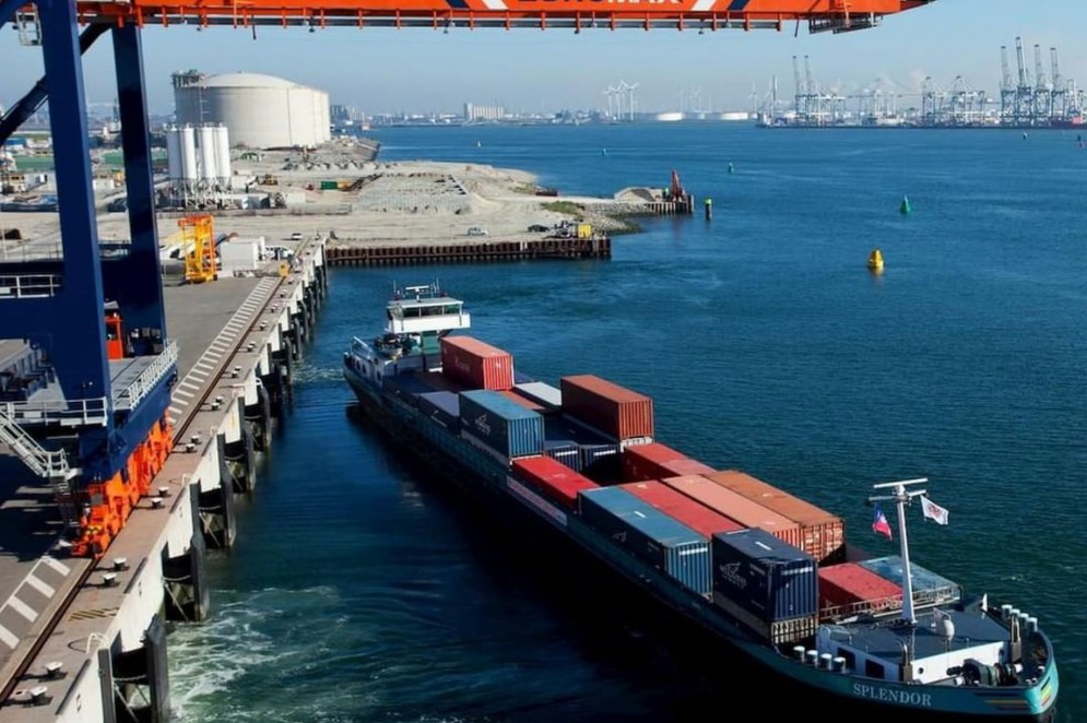 Foto da Port of Rotterdam, que inclusive hoje administra o Porto do Pecém, do Governo do Ceará, mostra as condições das defensas do Terminal Euromax em Roterdã, na Holanda(Foto: Port of Rotterdam/Divulgação)