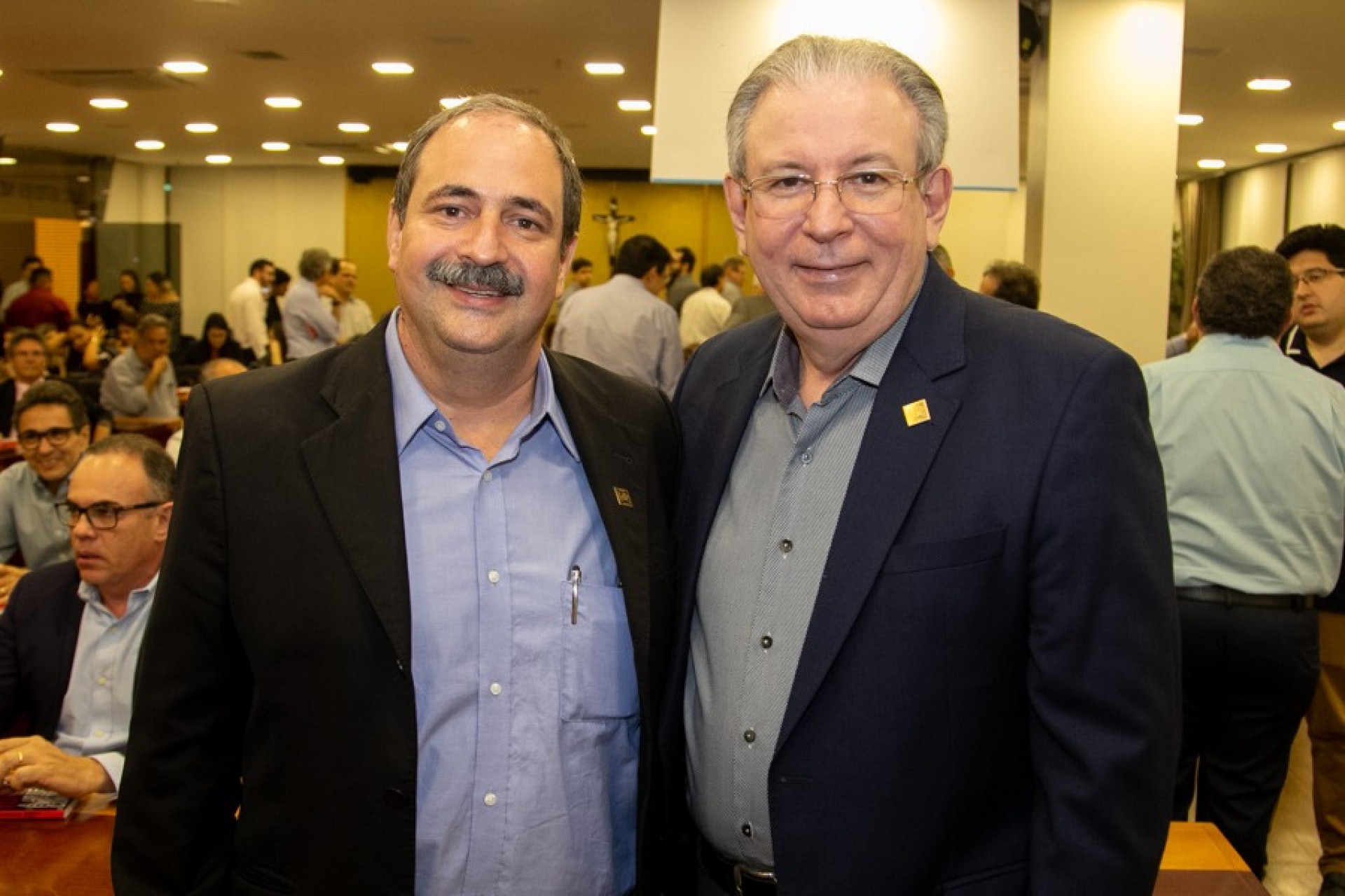Paulo André Holanda e Ricardo Cavalcante realizando o sonho de um jovem dedicado aos estudos e ao esporte (Foto: Divulgação/Fiec/Sesi)