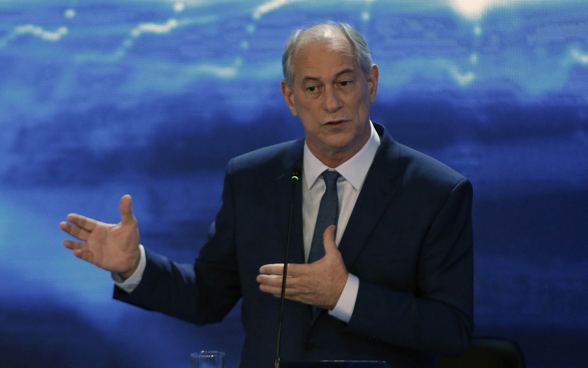 ￼Ala pedetista ligada a Ciro Gomes atua isolada ao pedir votos para Lula  (Foto: MIGUEL SCHINCARIOL / AFP)