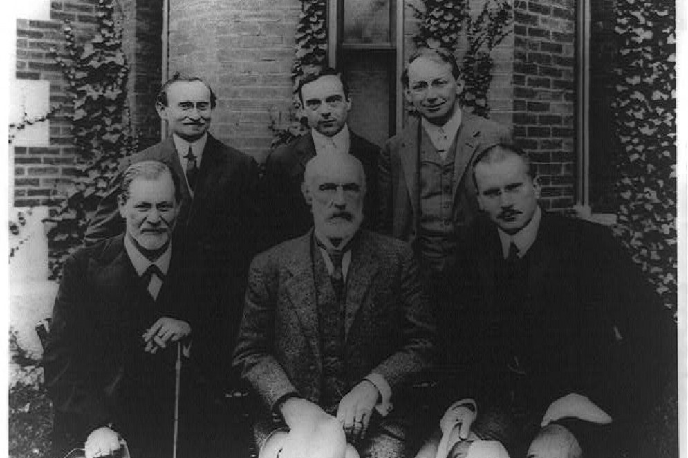 Sigmund Freud, G,S, Stanley, C.G. Jung, A.A. Bril, Ernest Jones, Sándor Ferenczi na Universidade em Worcester, Massachusetts(Foto: Reprodução)