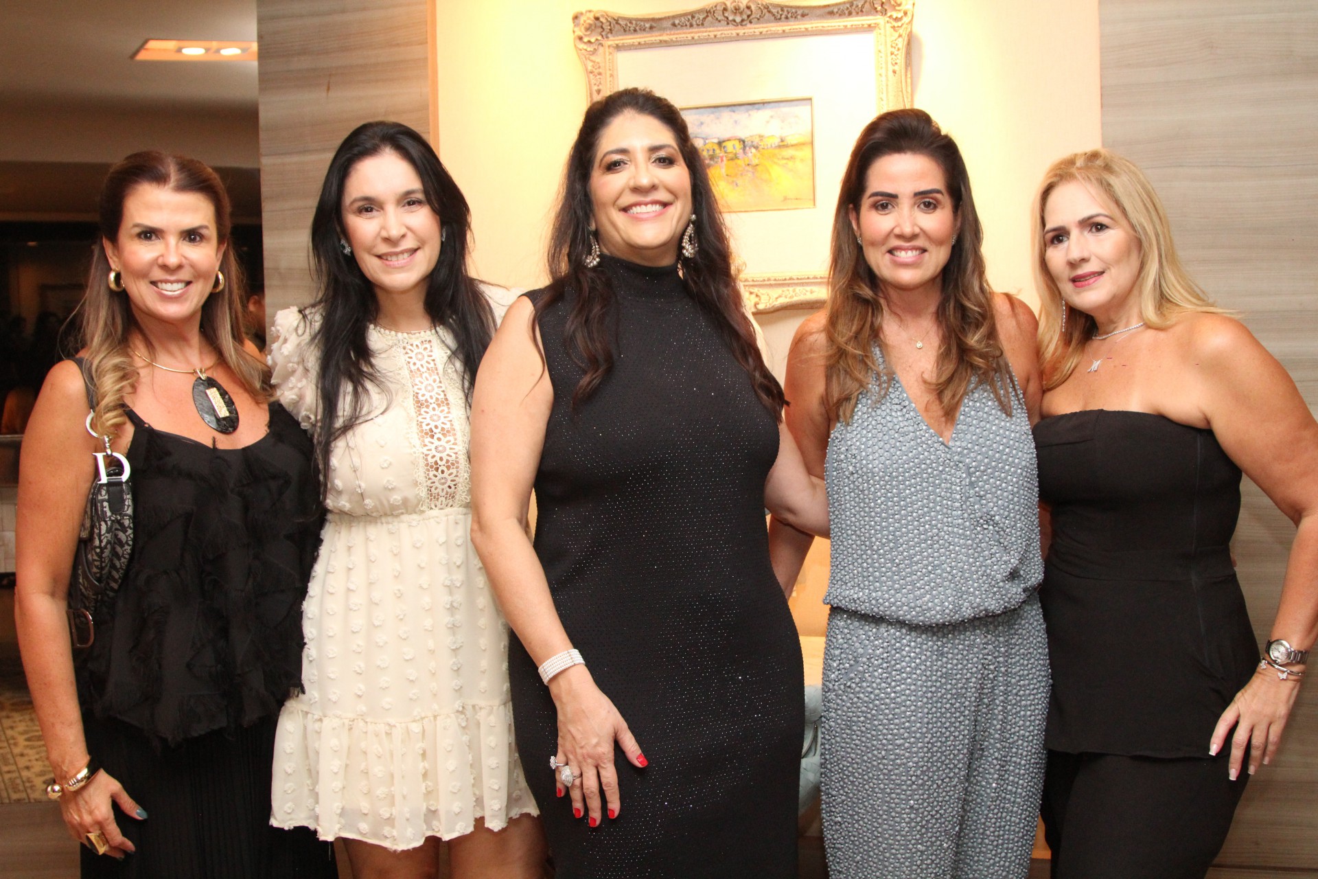 (Foto: Frisson/ Divulgação)Alexandra Pinto, Fernanda Sousa, Elisa Oliveira, Ana Vládia Salles e Márcia Peixoto