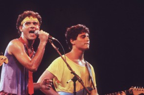 Cazuza e Frejat, do Barão Vermelho, dividem o palco do Rock in Rio 1985