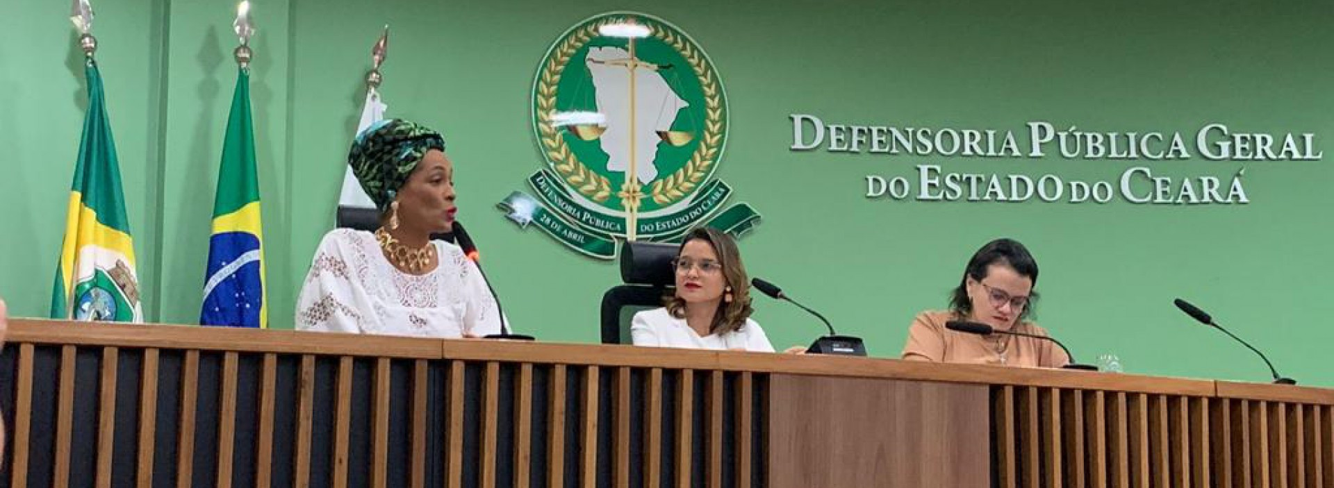 Lívia Sant’Anna Vaz esteve em Fortaleza participando do seminário "Políticas afirmativas e cotas raciais: o papel das comissões de heteroidentificação", promovido pelo Ministério Público do Ceará, em parceria com o Tribunal de Justiça e a Defensoria Pública do Ceará(Foto: Divulgação/ Defensoria Pública do Ceará)