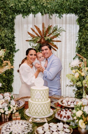 Natália e Paulo Roberto Holanda com o bebê Paulo Neto