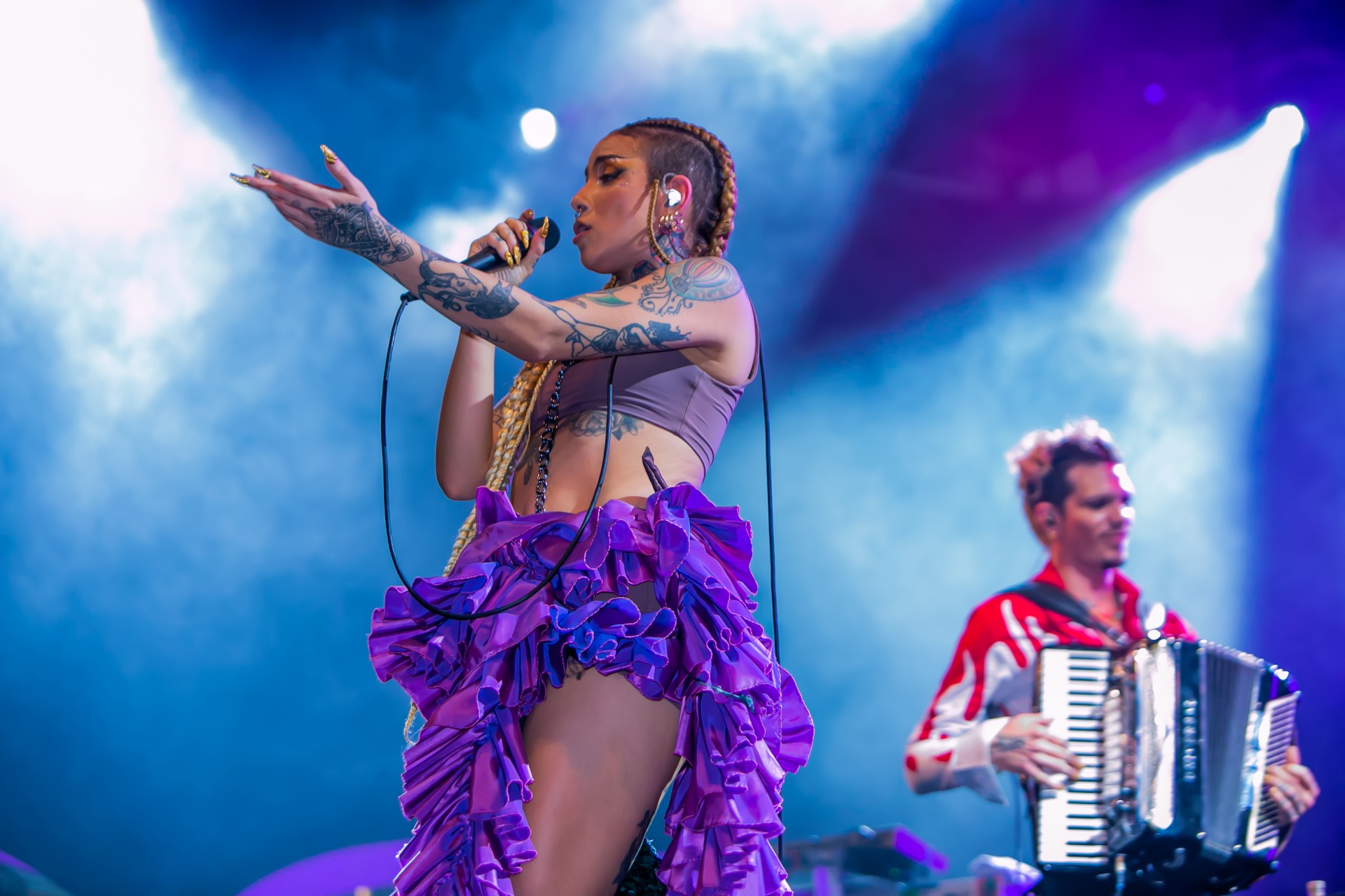Luísa Nascim, da banda Luísa e os Alquimistas, durante show no festival Mada (Foto: Rogério Vital/Divulgação)