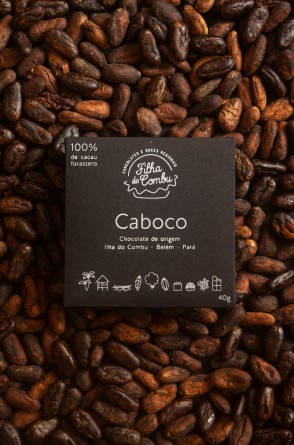 Chocolate produzido na ilha do Combu, em Belém do Pará, utilizando cacau nativo do quintal da Dona Nena e de seus familiares