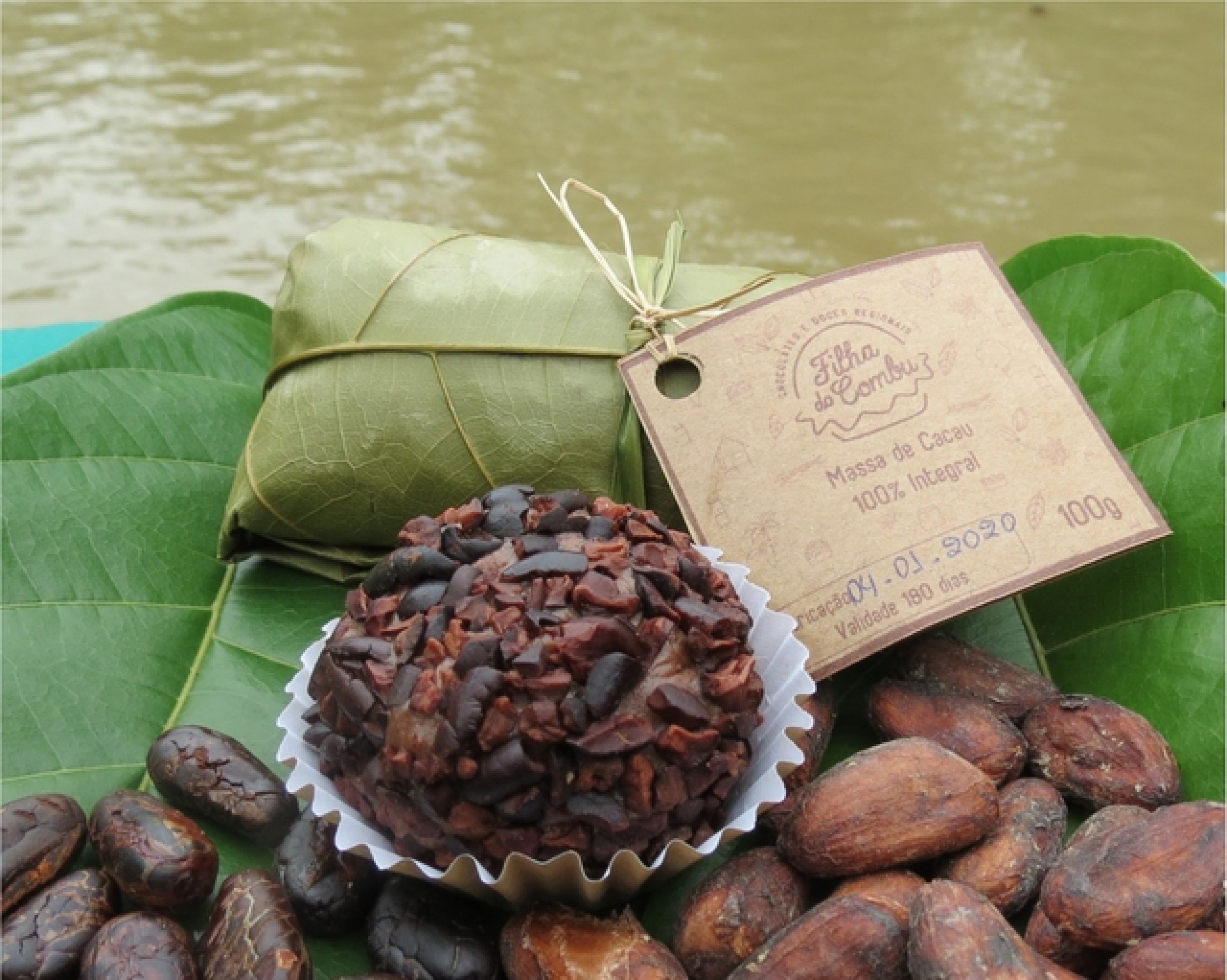 Chocolate produzido na ilha do Combu, em Belém do Pará, 
utilizando cacau nativo do quintal da Dona Nena e de seus familiares (Foto: Reprodução)