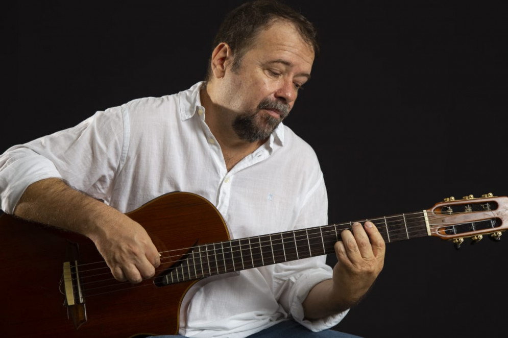  Compositor, cantautor e violonista cearense Paulo Araujo tem em sua discografia recente músicas críticas ao governo de Jair Bolsonaro(Foto: Divulgação)