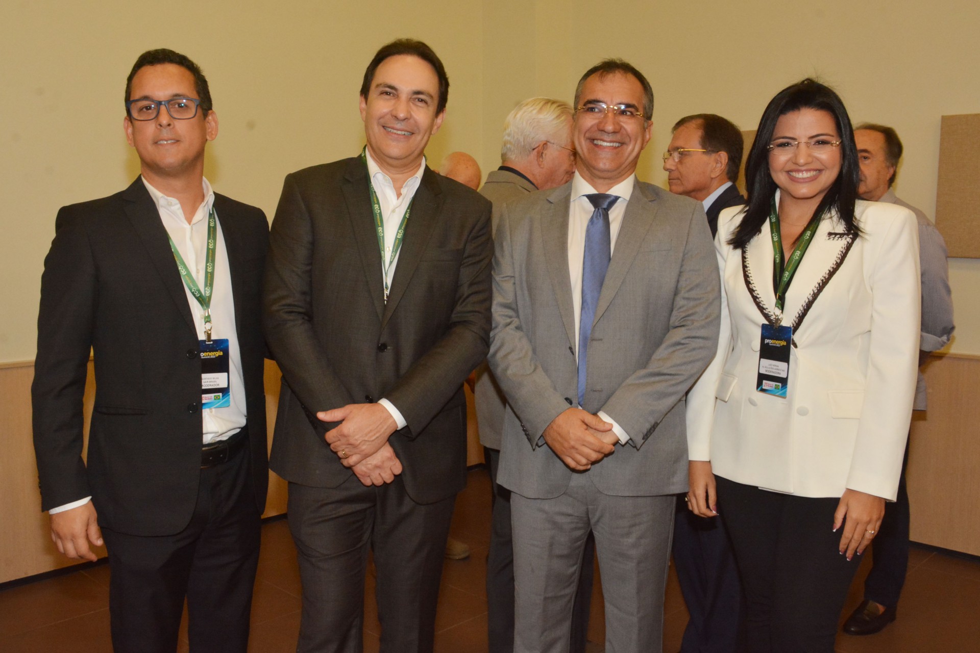 (Foto: Divulgação)Gustavo Silva (Qair), Luis Carlos Queiroz (presidente Sindienergia), Francisco Rabelo (ADECE), Laiz Hérida (Diretora Sindienergia)