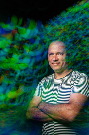 Aos 49 anos, Batman Zavareze tem currículo que inclui trabalhos com música e grandes eventos(Foto: Deivyson Teixeira / divulgação)