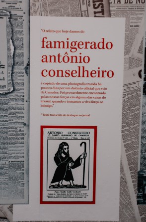 Reprodução de jornais para intervenção da curadoria da exposição Tramas do Belo Monte na Casa de Antônio Conselheiro(Foto: Aurelio Alves)