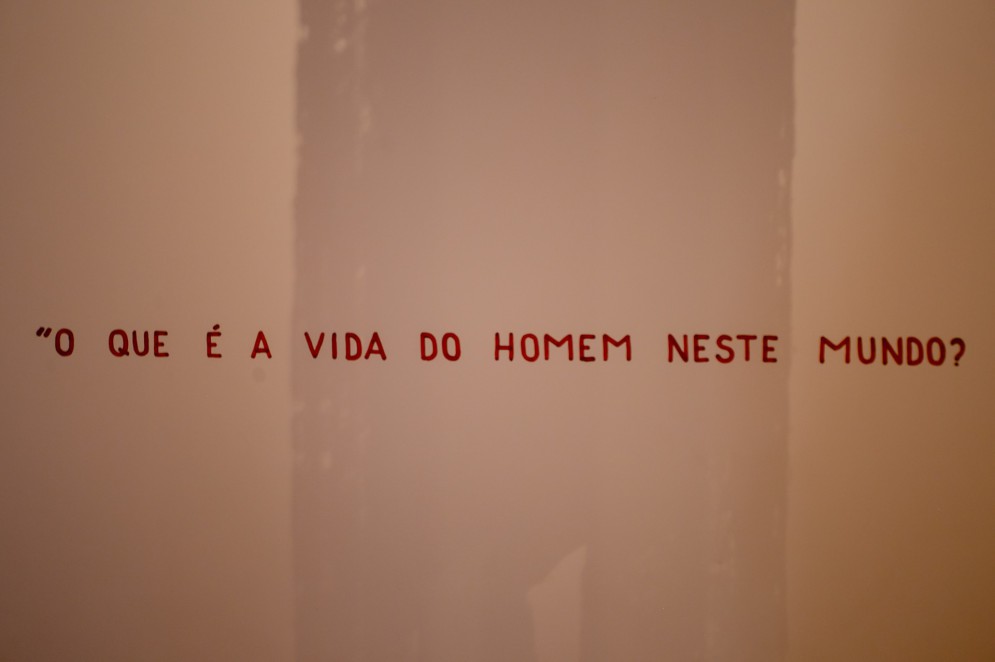 Frase de Antônio Conselheiro para a exposição Tramas de Belo Monte, na Casa de Antônio Conselheiro, em Quixeramobim (Foto: Aurelio Alves)