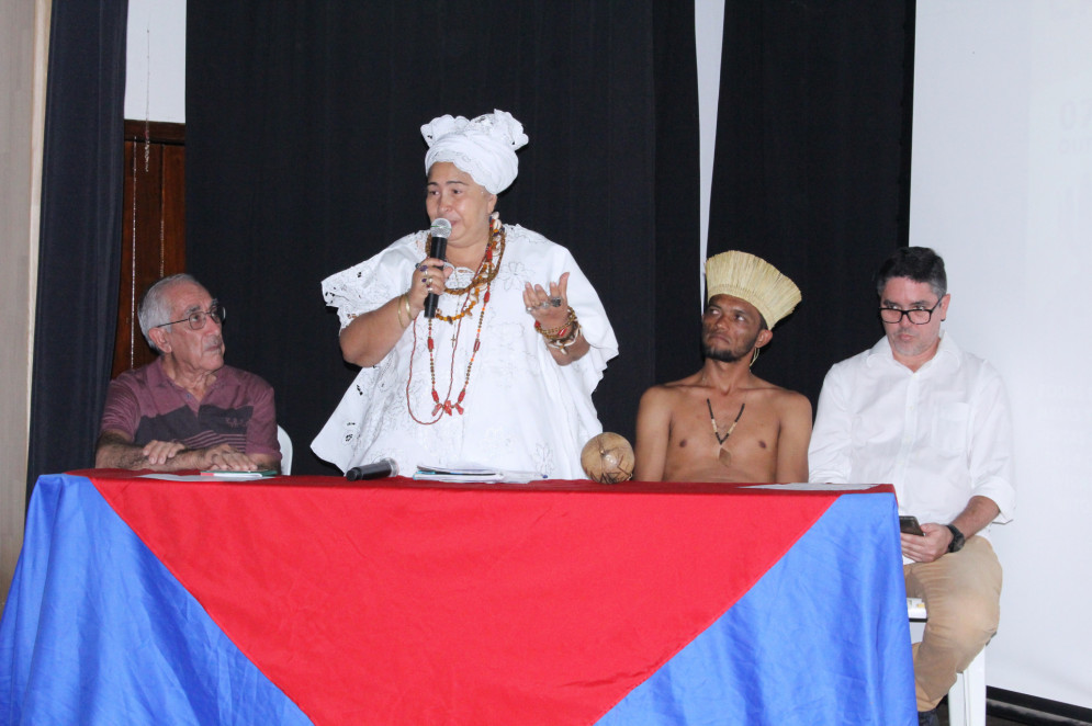 No culto inter-religioso representante das igrejas católica e evangélica, uma pessoa do candomblé e dos povos indígenas homenageiam Canudos e Antônio Conselheiro(Foto: Canudos TV/João Araújo/Lequinho Oliveira)