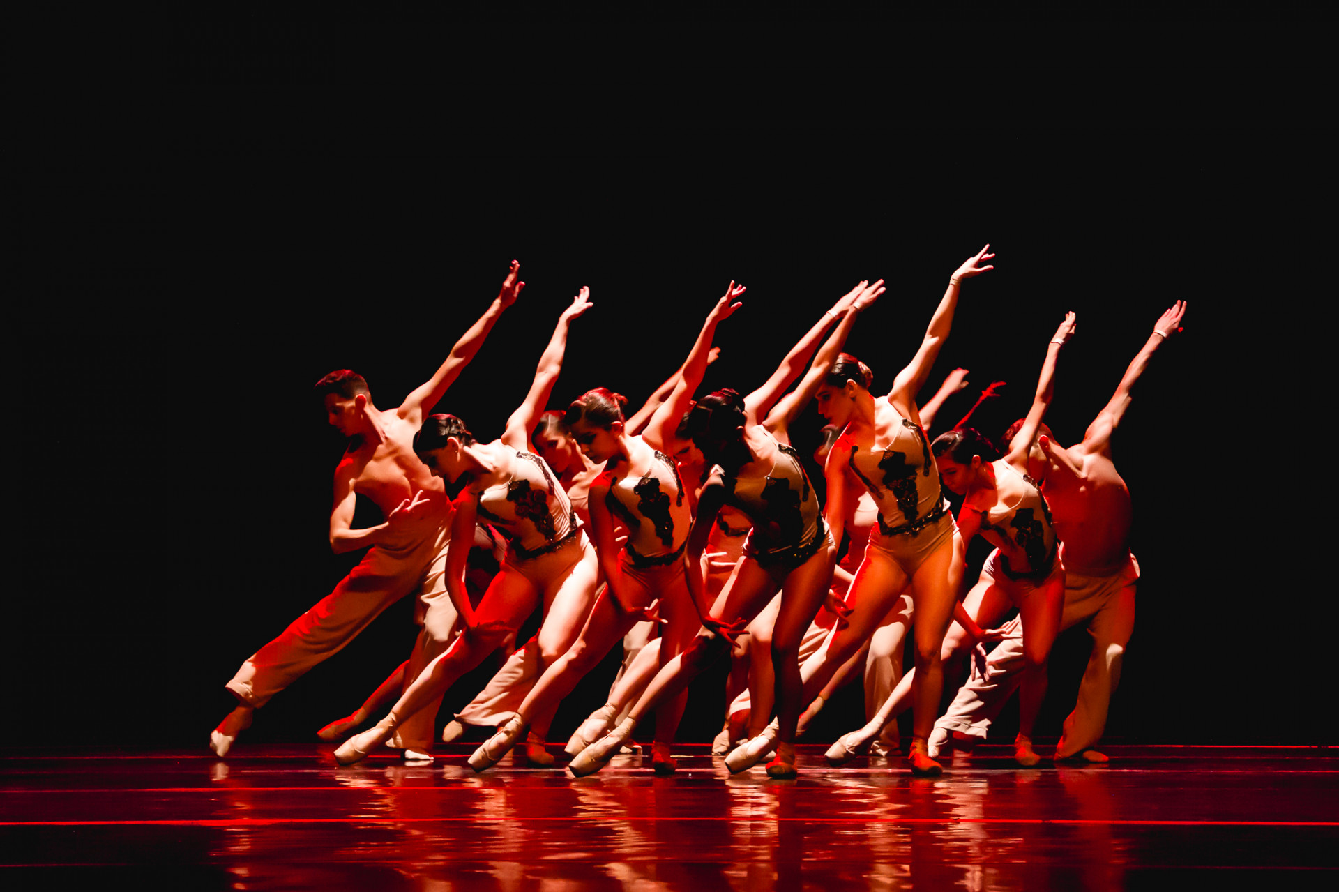 Espetáculo 'Vitrúvio', da cearense Cia de Dança Mainara Albuquerque, é uma das atrações da abertura da Bienal (Foto: Equipemdance / divulgação)