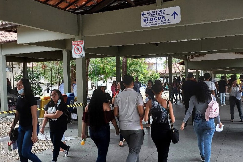 Movimentação de estudantes na primeira fase o vestibular da Uece