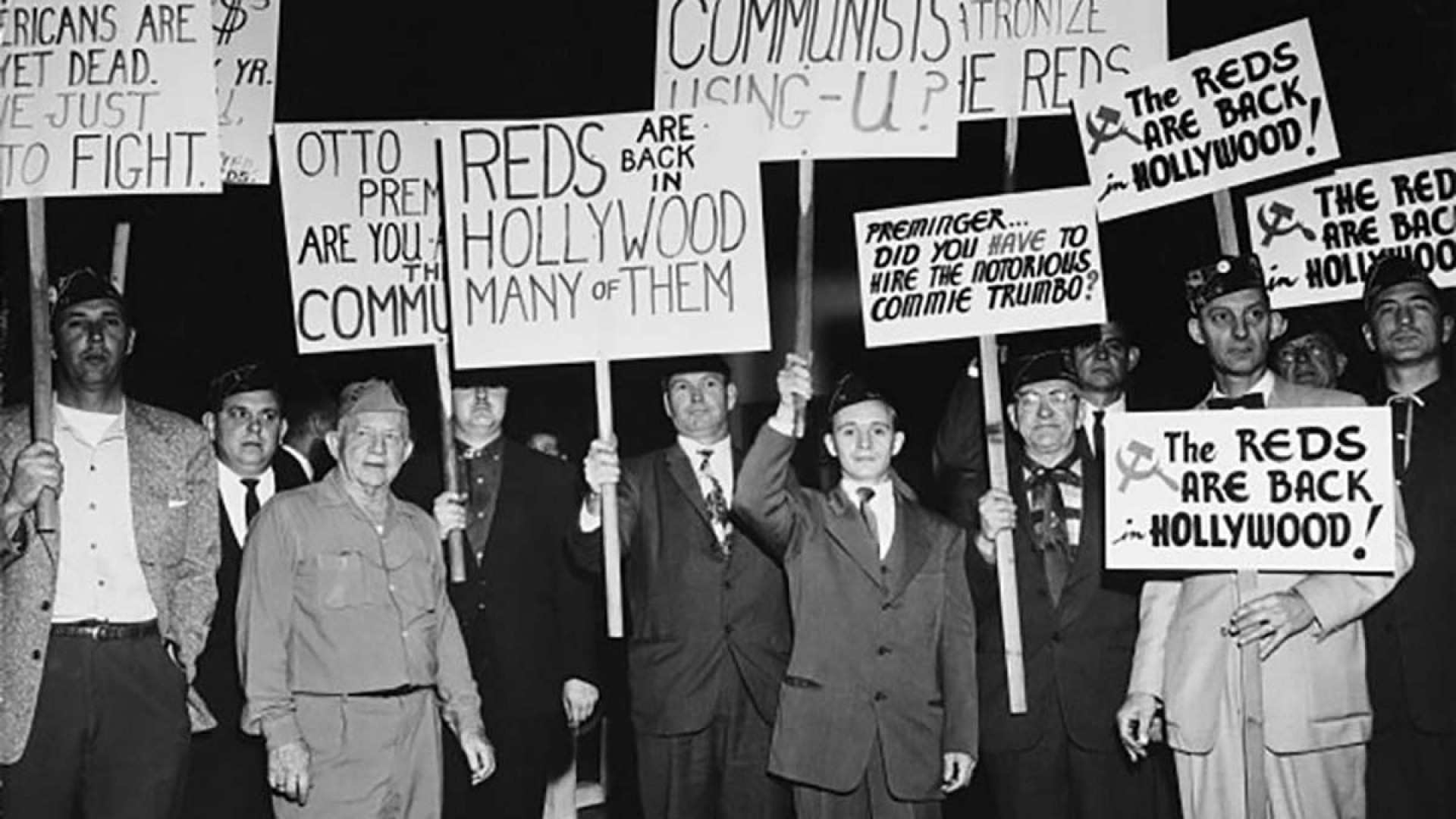 Manifestantes anticomunistas norte-americanos apoiam perseguição em Hollywood. (Foto: Acervo público)