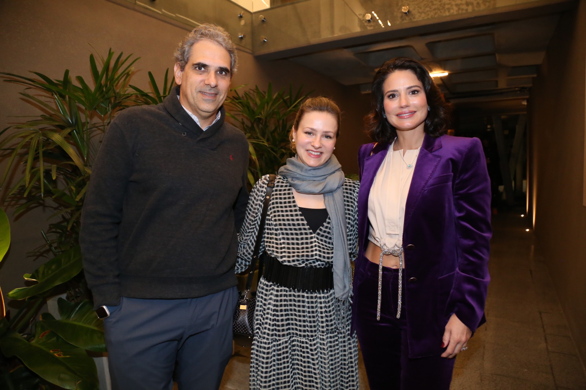 (Foto: DENISE ANDRADE)Igor Cunha e Natalia Jereissati com Renata Vale 