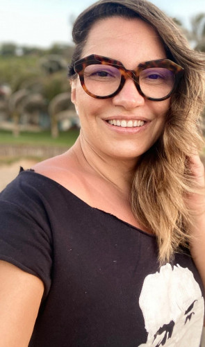 Socióloga, feminista, devota de Iansã, flamenguista, apaixonada por animais: uma mulher repleta de facetas.