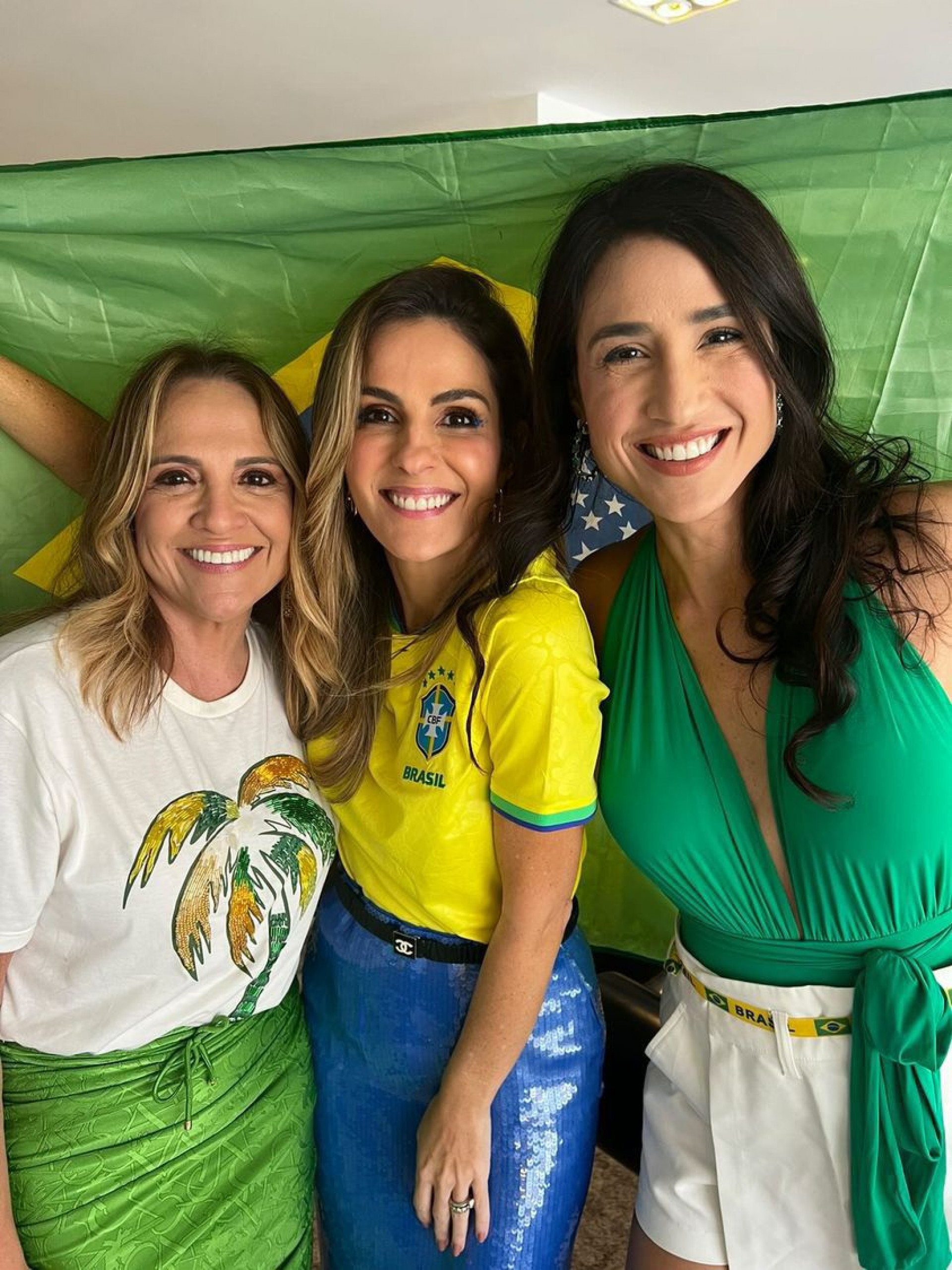Liana Thomaz, Mariana Mota e Lia Quinderé: torcida pé quente no primeiro jogo da Seleção