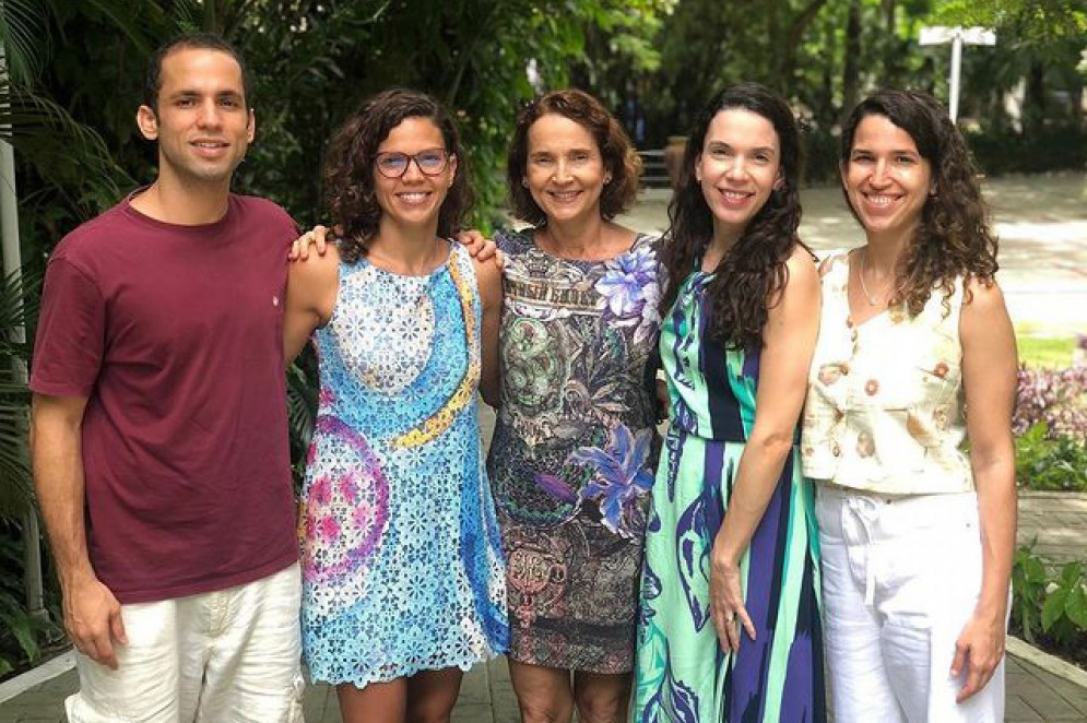 Izolda ao lado dos filhos Pedro, Luisa, Hilda e Clara Cela(Foto: Reprodução/Instagram @izoldacelace)