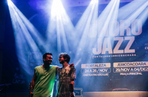 O baixista Michel Pipoquinha e o guitarrista Pedro Martins se conheceram no Choro Jazz e seguem parceiros desde então