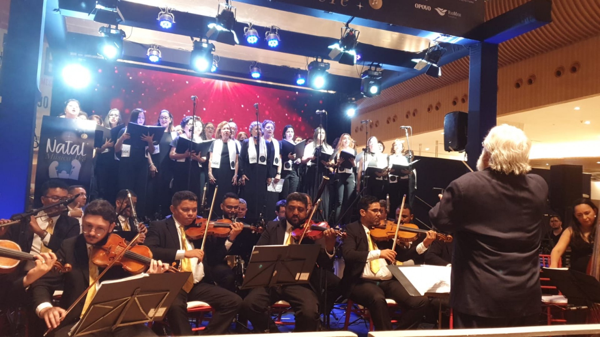 O cenário bonito do RioMar abrigando corais e orquestra (Foto: Arquivo Pessoal)