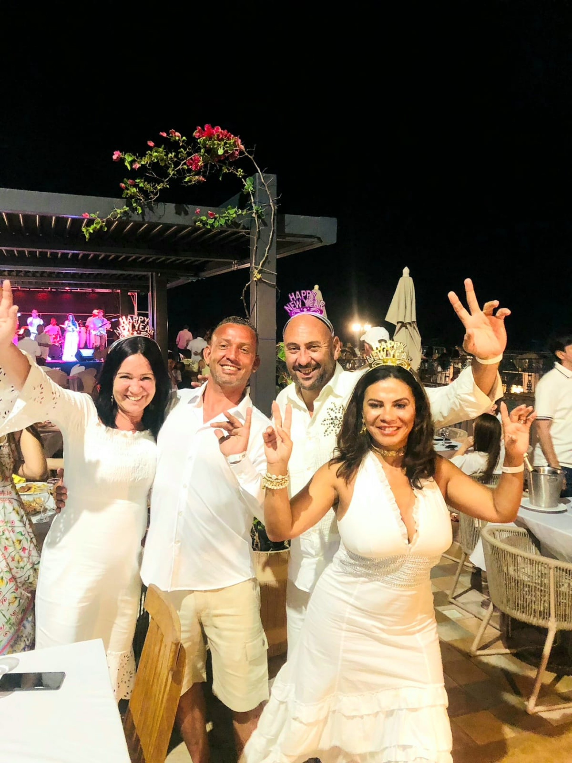 (Foto: Arquivo Pessoal)Edneia Brito e amigos da França e Portugal