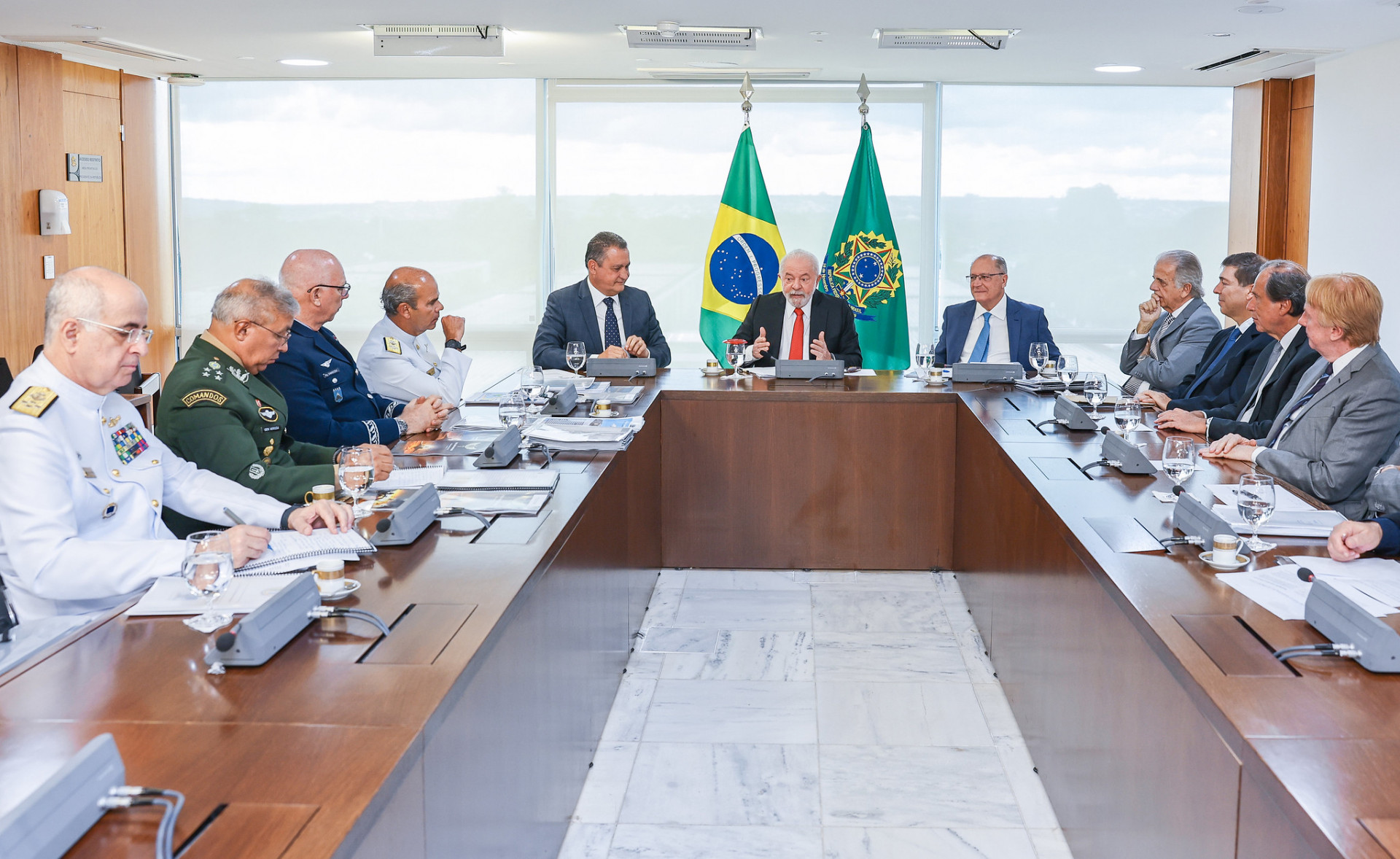 ￼ Lula em reunião de trabalho com comandantes das Forças Armadas (Foto: Ricardo Stuckert/PR)