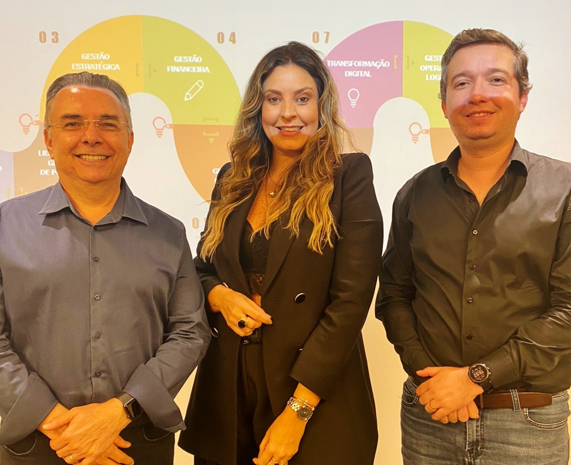 Valdemar Barros e Gleidson Souza com Carol Mello(Foto: Divulgação)
