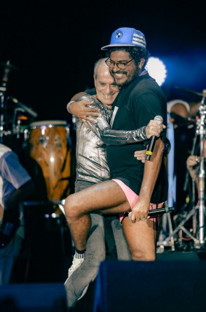 O rapper Criolo recebeu Ney Matogrosso em seu show