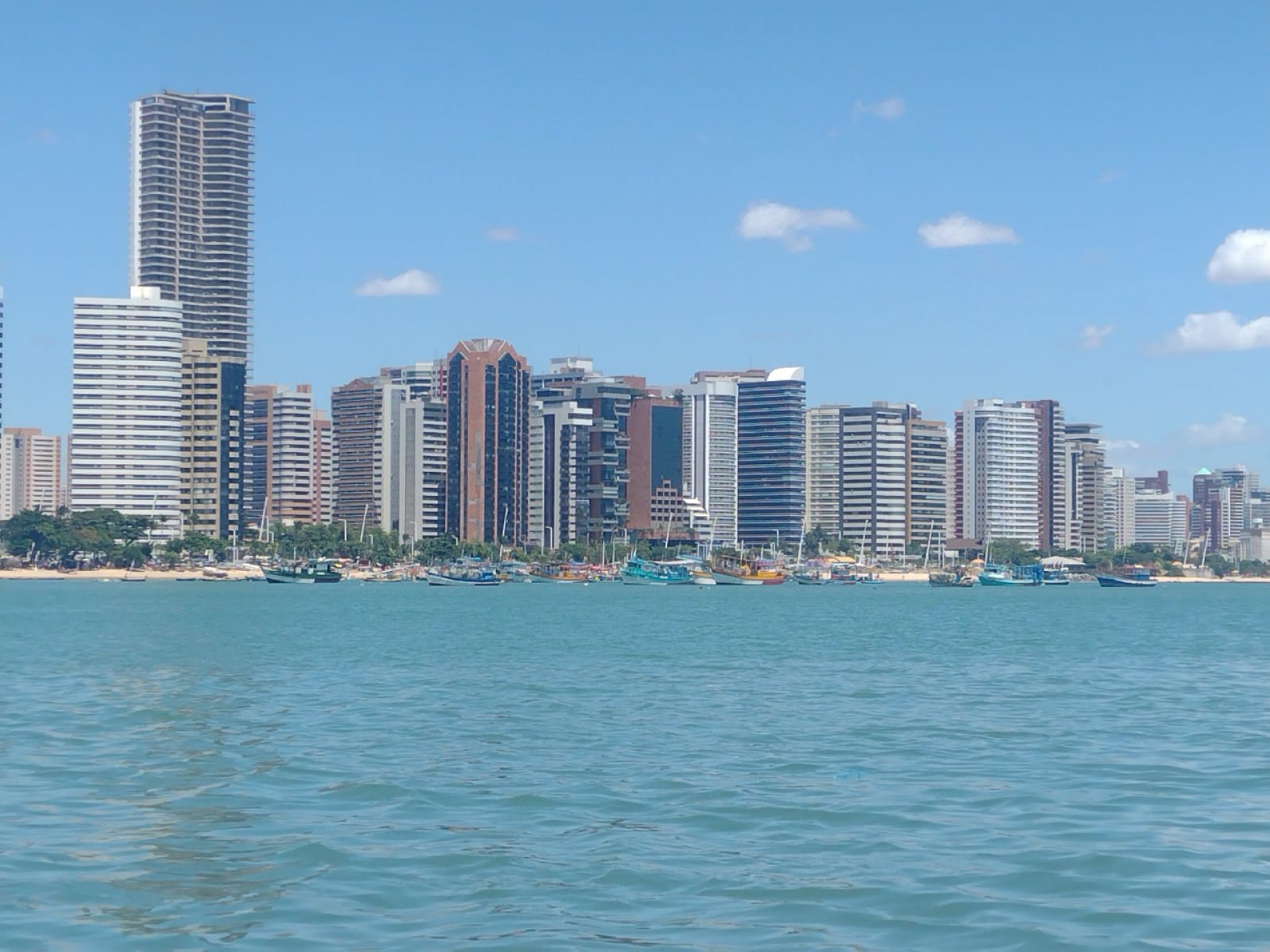 Paredão de prédios na orla da Beira Mar de Fortaleza. O mais alto da cidade é o Residencial One, da construtora Colmeia (Foto: CLÁUDIO RIBEIRO)