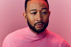 John Legend faz releitura de suas músicas mais recentes em disco de voz e piano