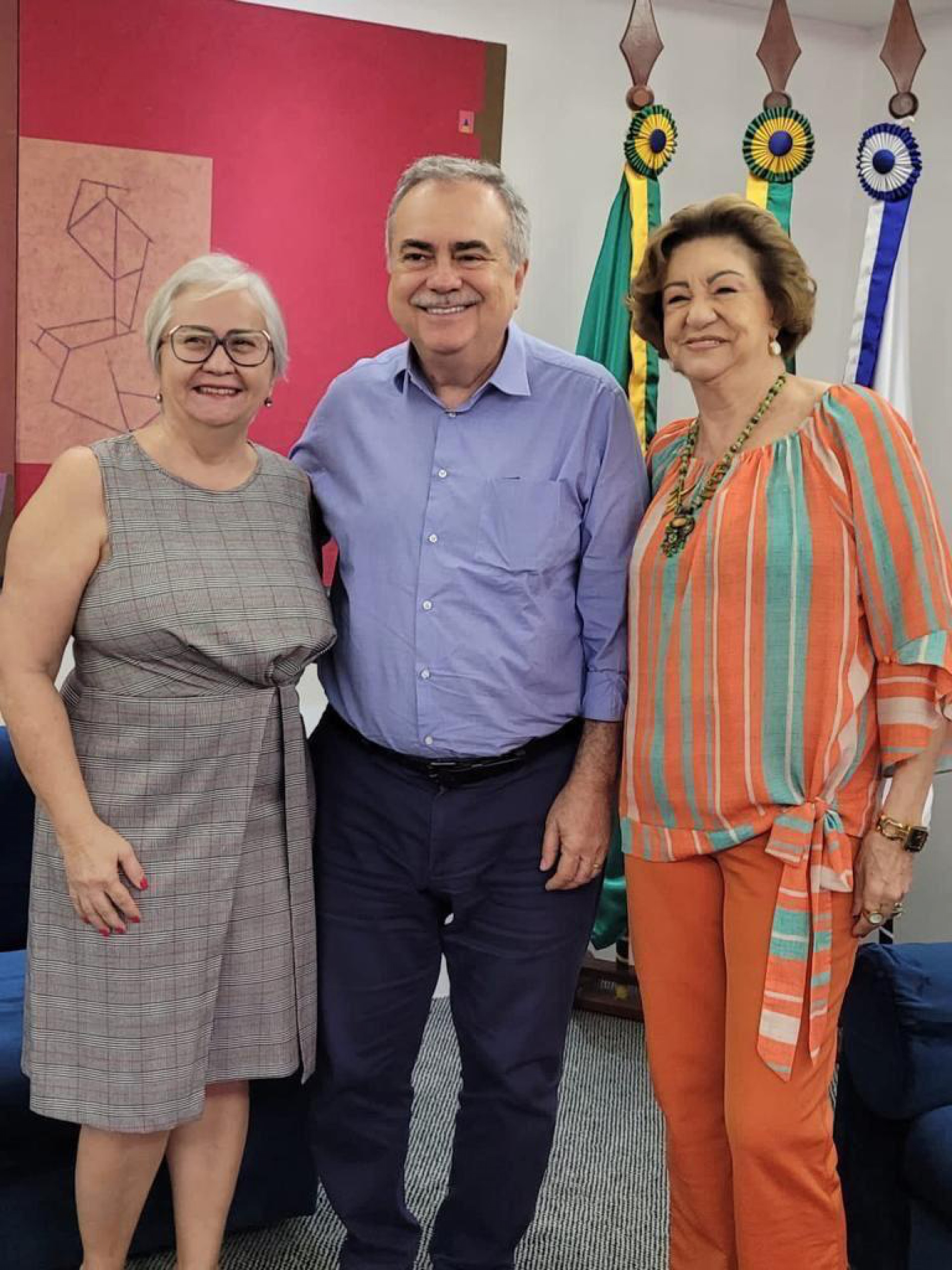 Assis Cavalcante entre Isabel Dias e Mazé Campos(Foto: Divulgação)