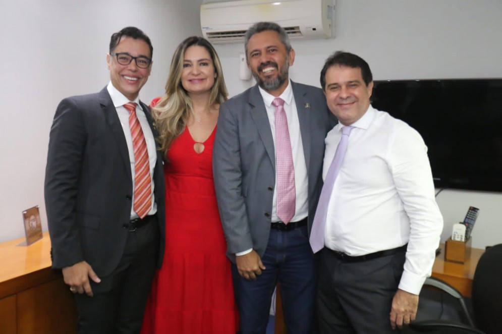 Leonardo Araújo, senadora Augusta Brito, governador Elmano de Freitas e deputado Evandro Leitao(Foto: Divulgação)