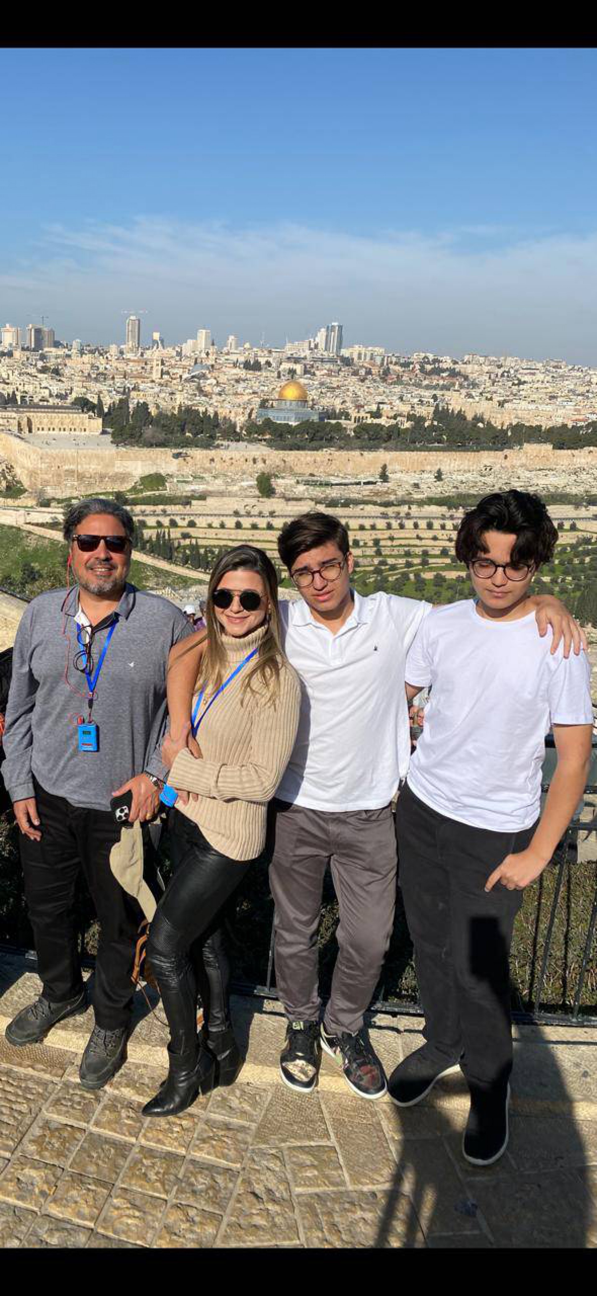  Leandro Vasques com amada Aline e os filhos, Gabriel e Pedro (Foto: Acervo Pessoal )